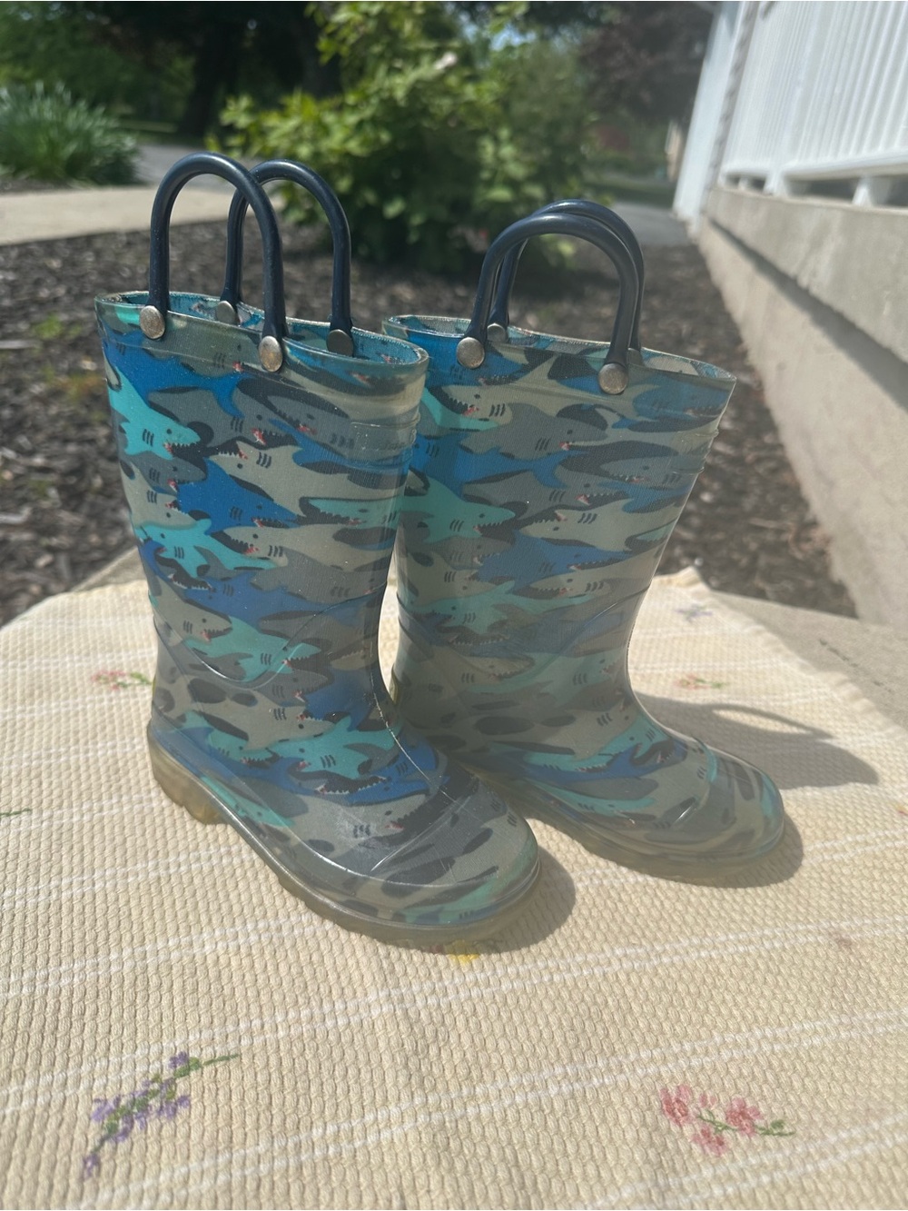 Western Chief Kids Shark Print Rain Boots - Blue & Green